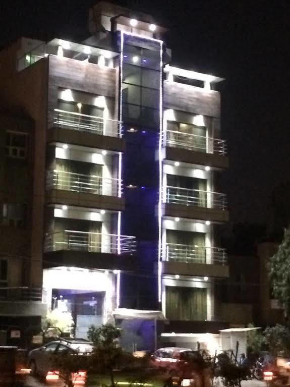 Fabhotel Admire Suites Nova Deli Exterior foto